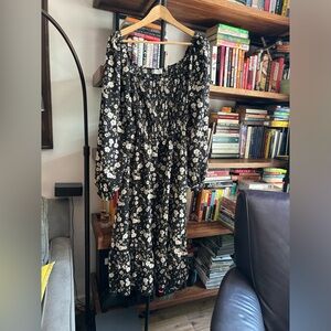 Adorable flowy flowery square neck midi dress from Bohme